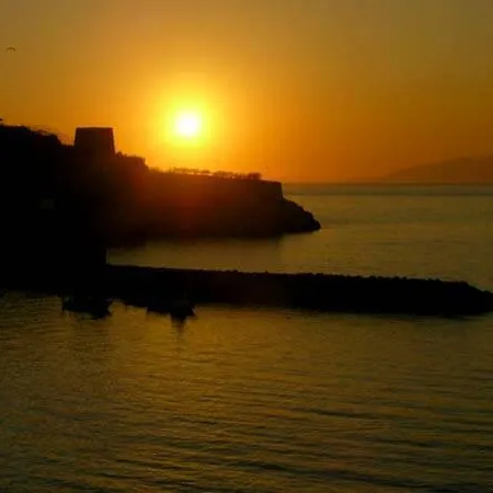 בית הארחה Alta Marea Sorrento 4*