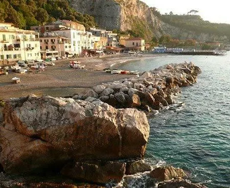 בית הארחה Alta Marea Sorrento 4*